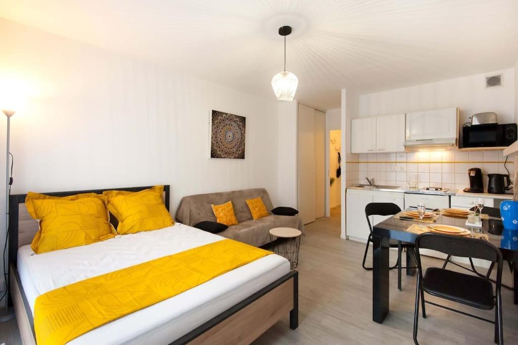 Apartament Le Prestigieux Centre Gare Wifi Et Parking Gratuit Amiens Zewnętrze zdjęcie